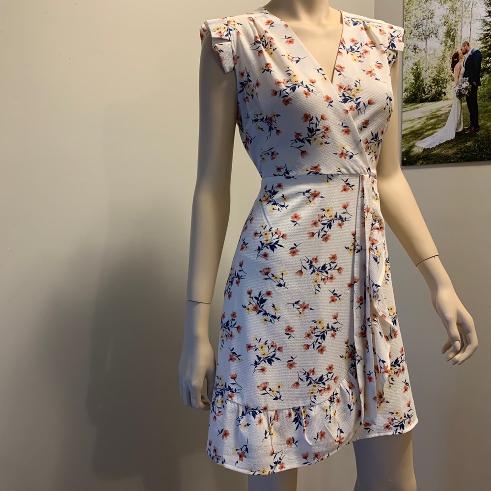 Dress - Picture 2 of 5